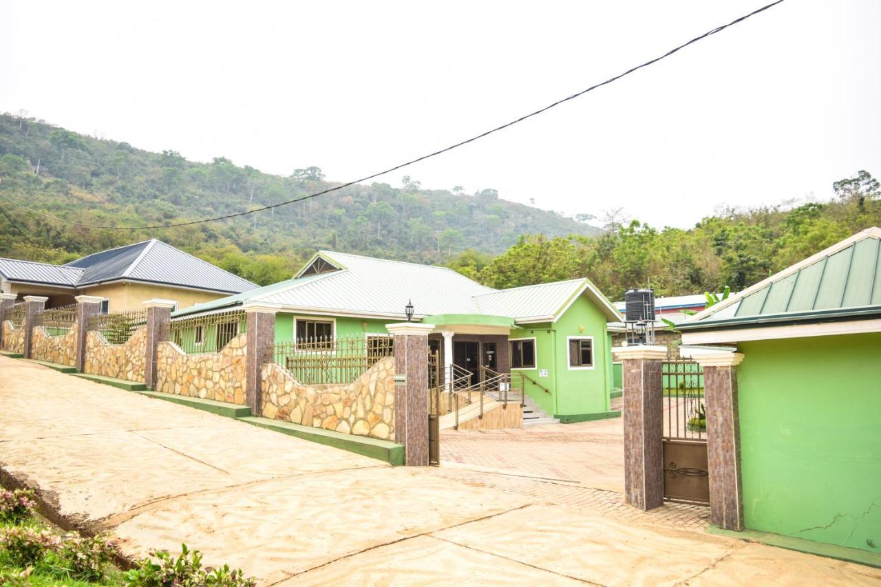 3A'S Guest House Akosombo Exterior photo